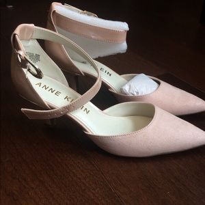 Anne Klein Fayza Kitten Heel pump